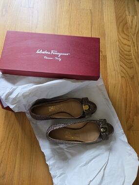 Salvatore Ferragamo Glitter Bow Ballet Flats — Rose